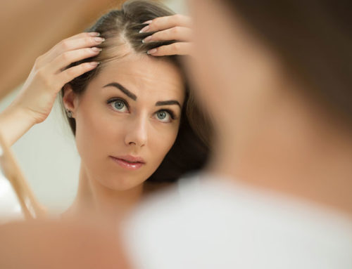 O que distingue a queda permanente de cabelo da queda provocada por situações pontuais?